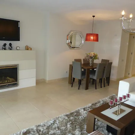 Appartement Luxury Overlooking Golf Course, Sea View *