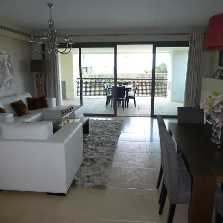 Appartement Luxury Overlooking Golf Course, Sea View *