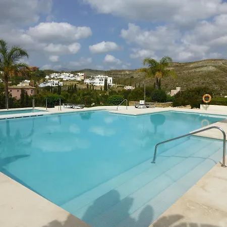 Luxury Overlooking Golf Course, Sea View Appartement *