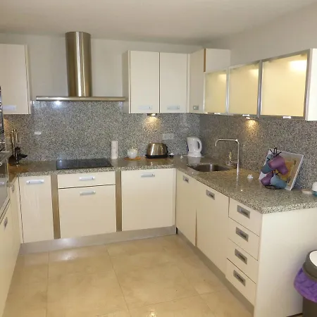 Luxury Overlooking Golf Course, Sea View Appartement Estepona