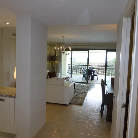 Appartement Luxury Overlooking Golf Course, Sea View
