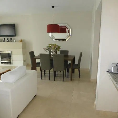 Appartement Luxury Overlooking Golf Course, Sea View *
