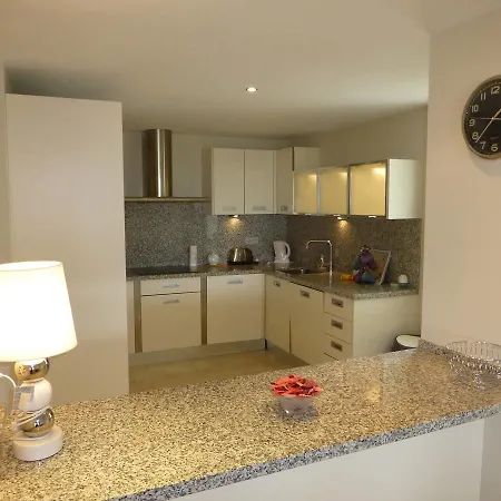 Appartement Luxury Overlooking Golf Course, Sea View *